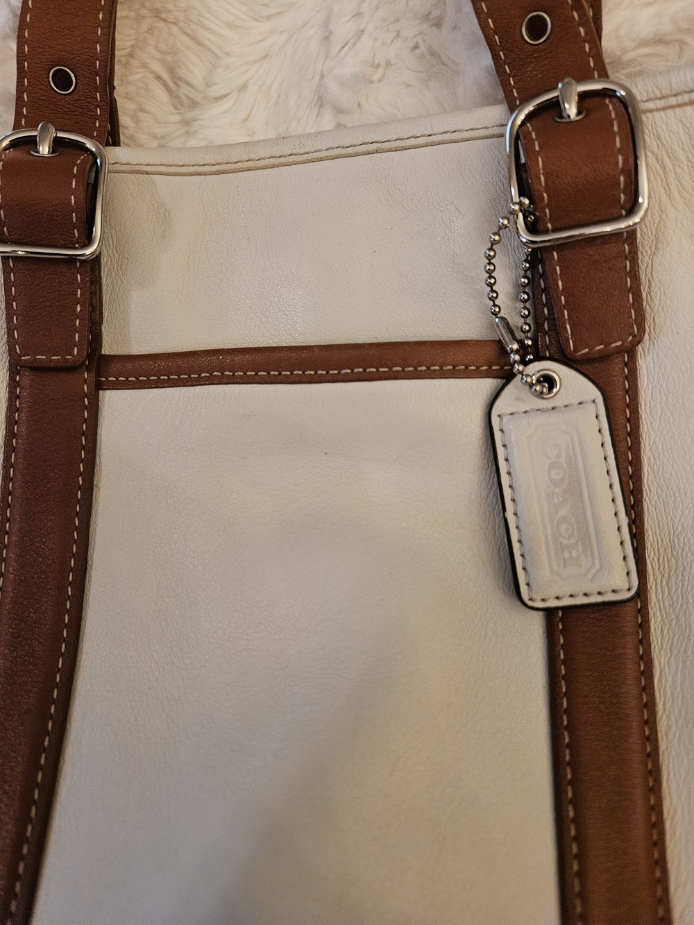Coach✨️2004 Hamptons Two Toned Leather Tote Bag - Picture 3 of 16